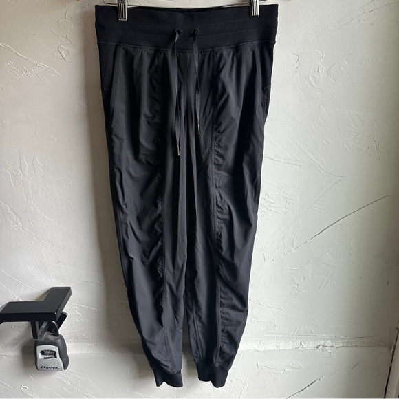 Lululemon Dance Studio Jogger in Black Sz 6 - Picture 1 of 12